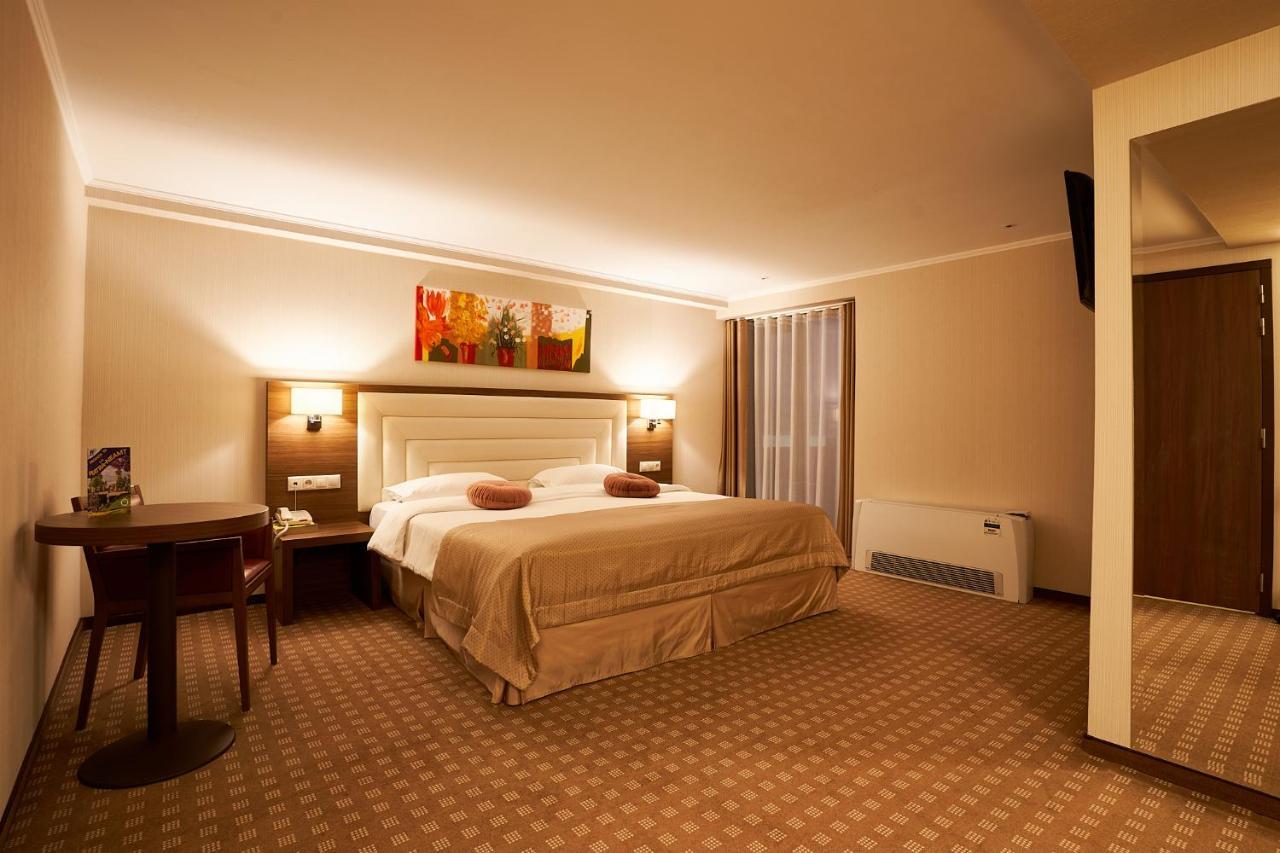 Petrodava One Piatra Neamt Exterior photo