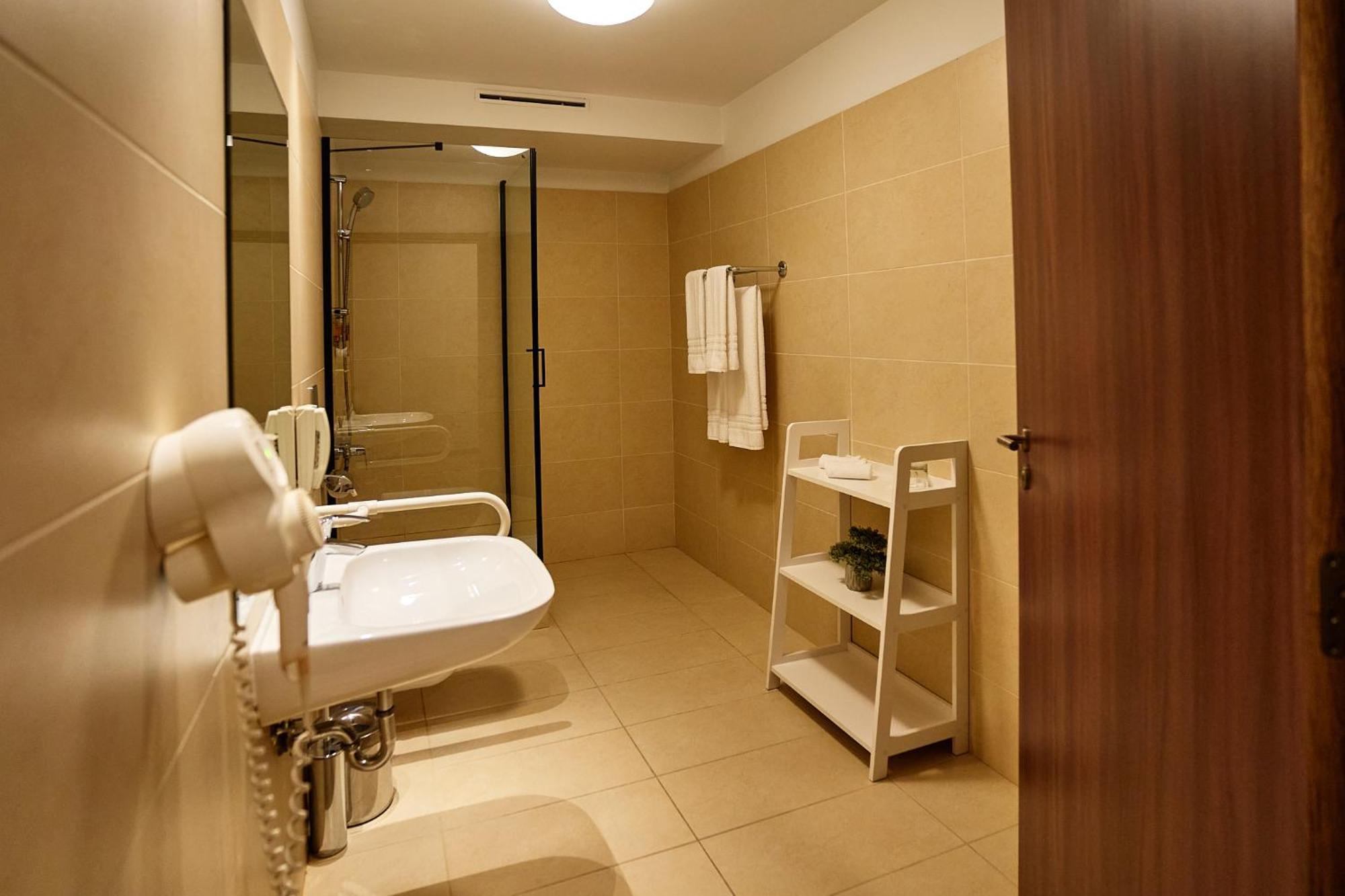 Petrodava One Piatra Neamt Exterior photo